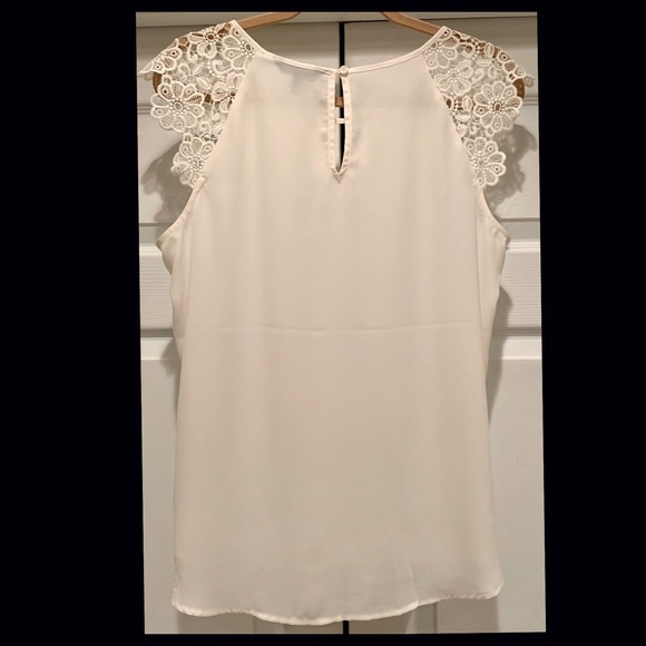 Express Blouse with Flower Lace Sleeves - Picture 2 of 3